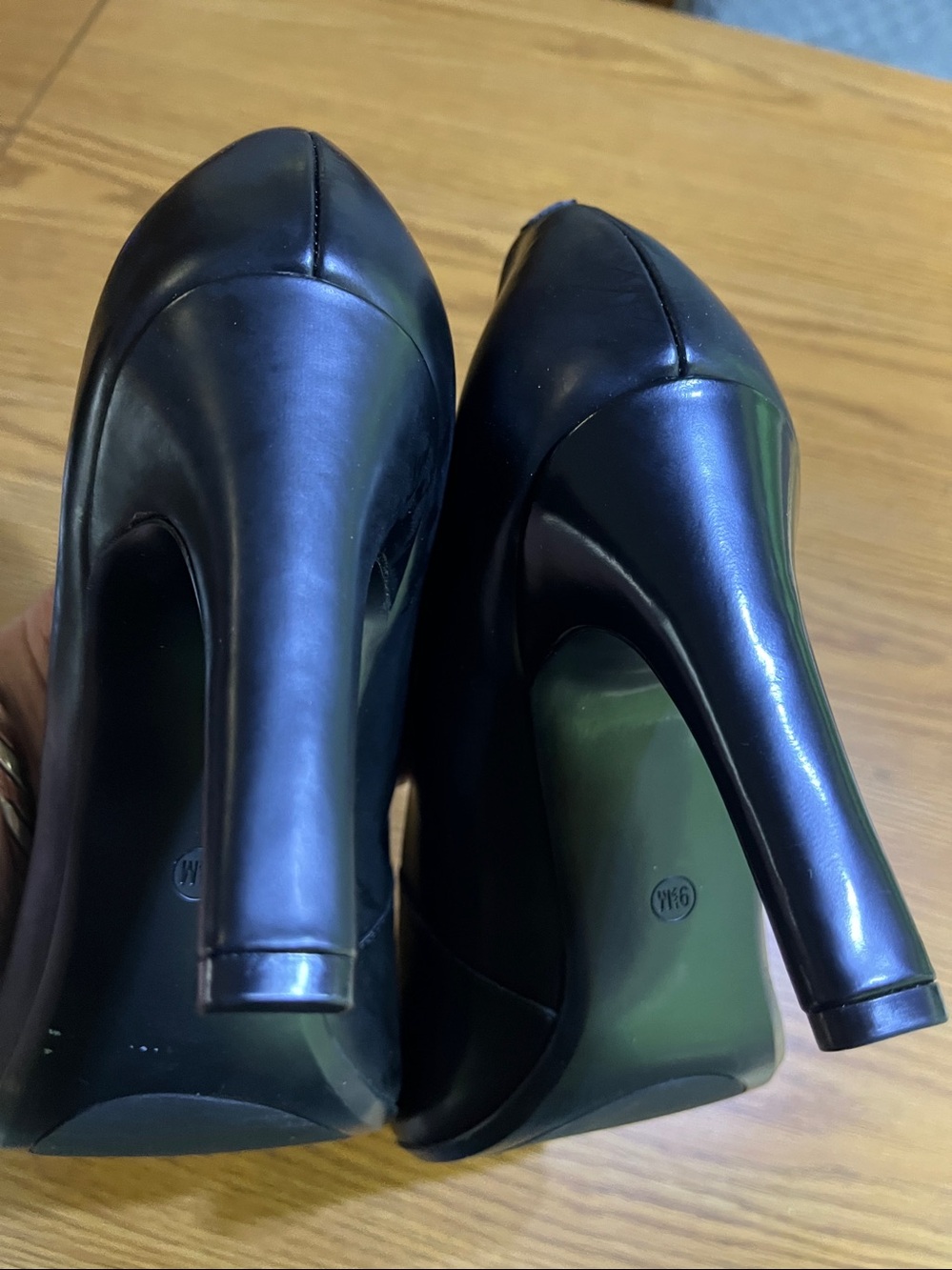 Calvin Klein Black Pointed-Toe Leather Pumps size 9.5M - Picture 6 of 7
